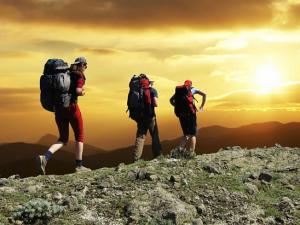 Hal yang Nggak Boleh Dilakukan Saat Mendaki Gunung